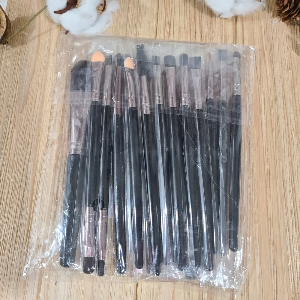 🎊🎊HOST PICK!! 🎊🎊NEW🎊🎊20 PC ROSE GOLD AND BLACK Face Makeup Brush Set